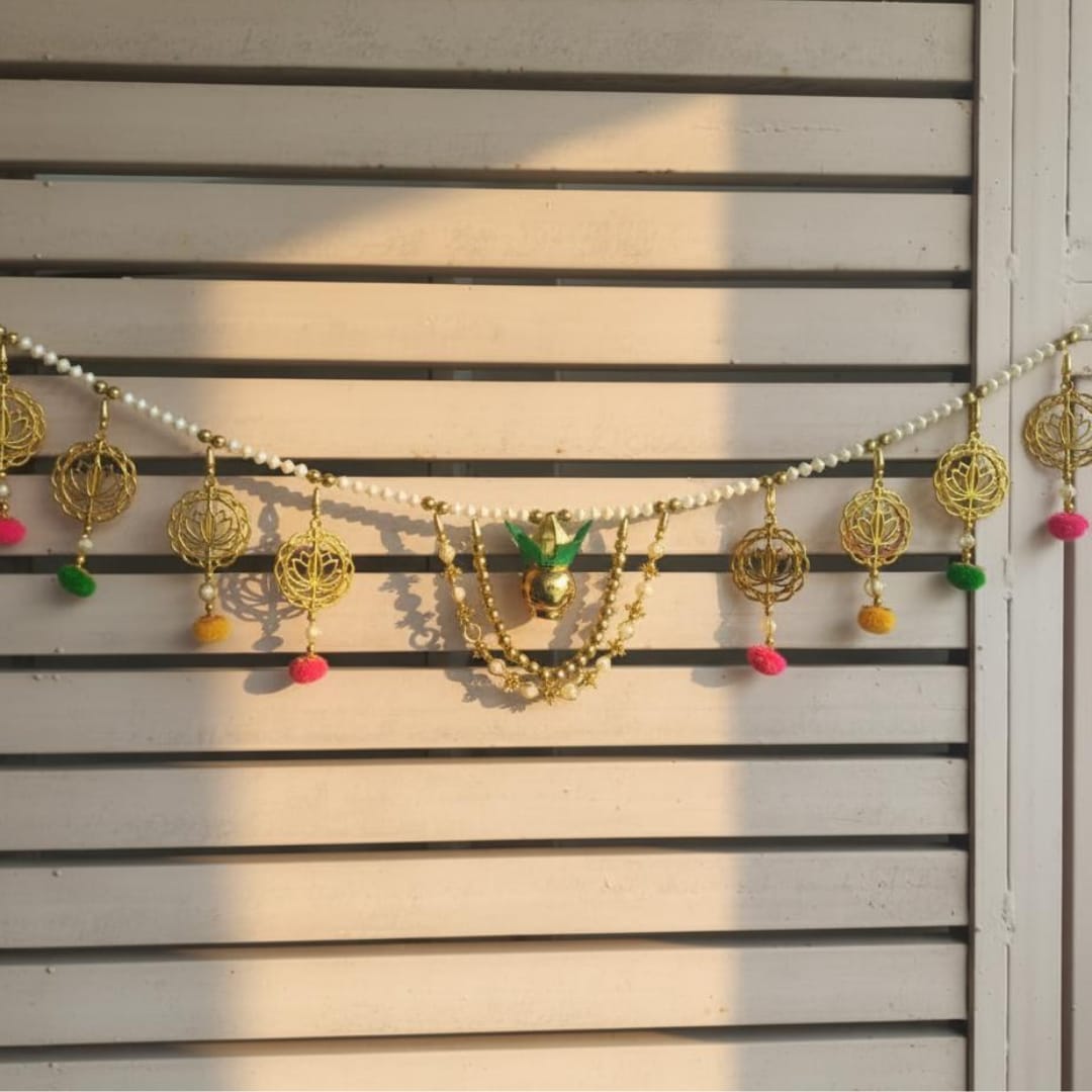 HANDCRAFTED PREMIUM TORAN WITH GOLDEN FLORAL CUT-OUTS AND KALASH CENTERPIECE